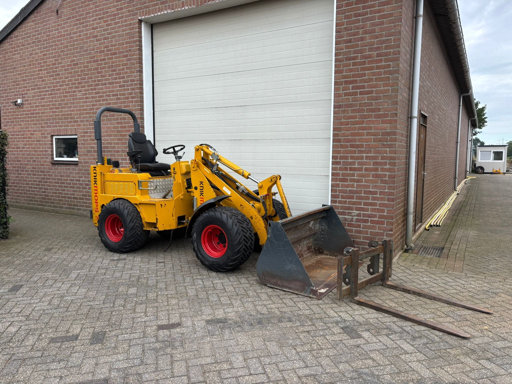 Knikmops 250 Kniklader shovel wiellader (bj 2015), Wiellader of Shovel