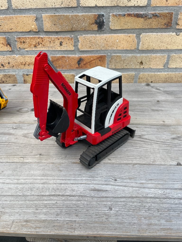 Bruder voertuigen: cementwagen, graafmachine, strooiwagen, Ophalen of Verzenden, Gebruikt
