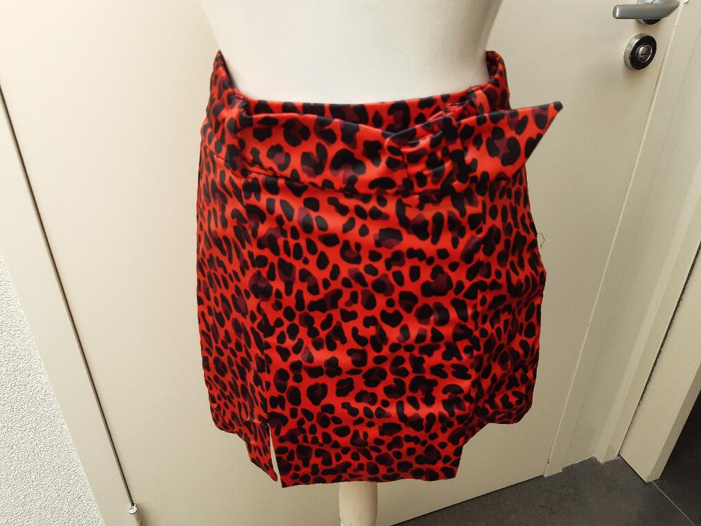ROKJE, BERSHKA, MAAT S, Zwart, Ophalen of Verzenden, Zo goed als nieuw, Maat 36 (S)