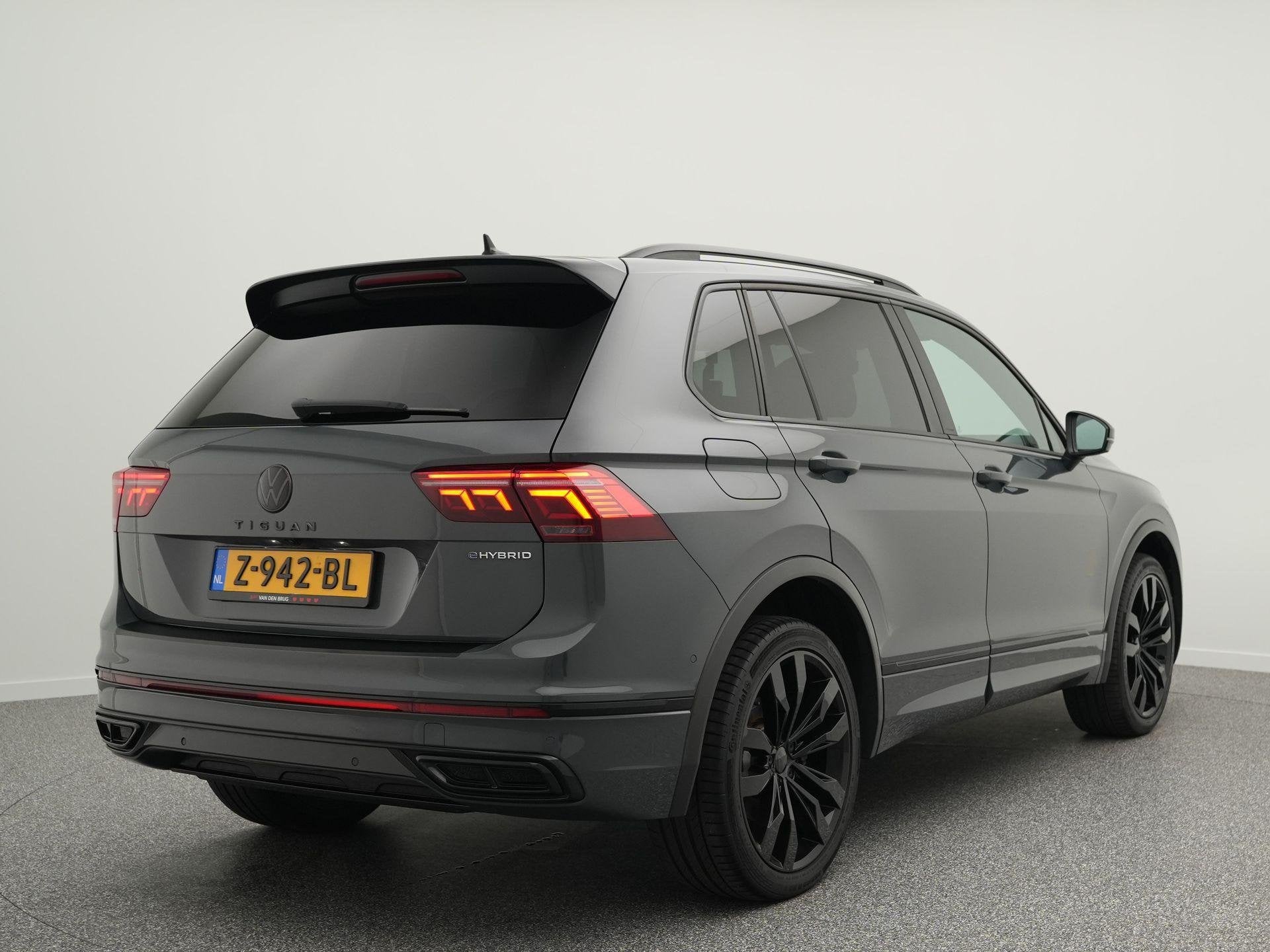 Volkswagen Tiguan 1.4 TSI 245 PK eHybrid R-Line Business+ |, Auto's, Volkswagen, 1716 kg, Stof, Euro 6, 4 cilinders