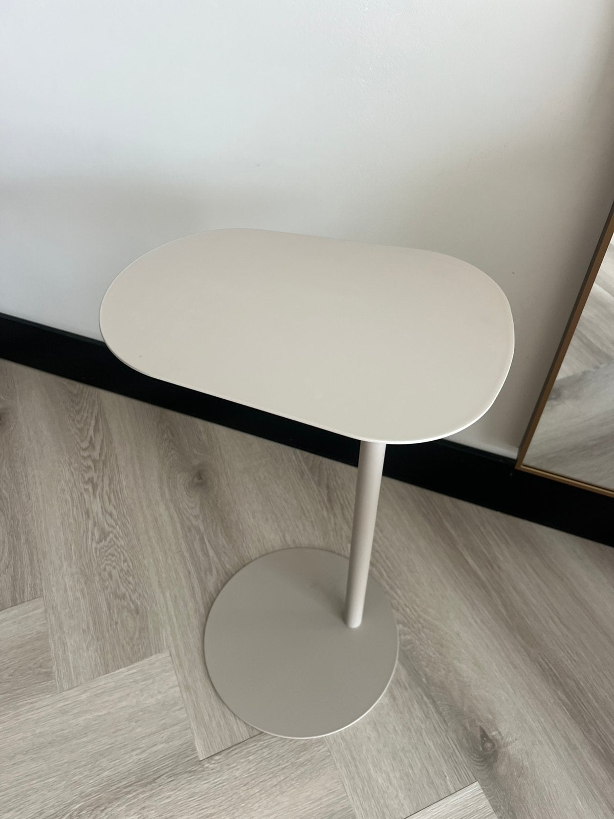 Loods 5 sidetable – beige, ovaal, Ophalen, Zo goed als nieuw, Ovaal, Minder dan 55 cm