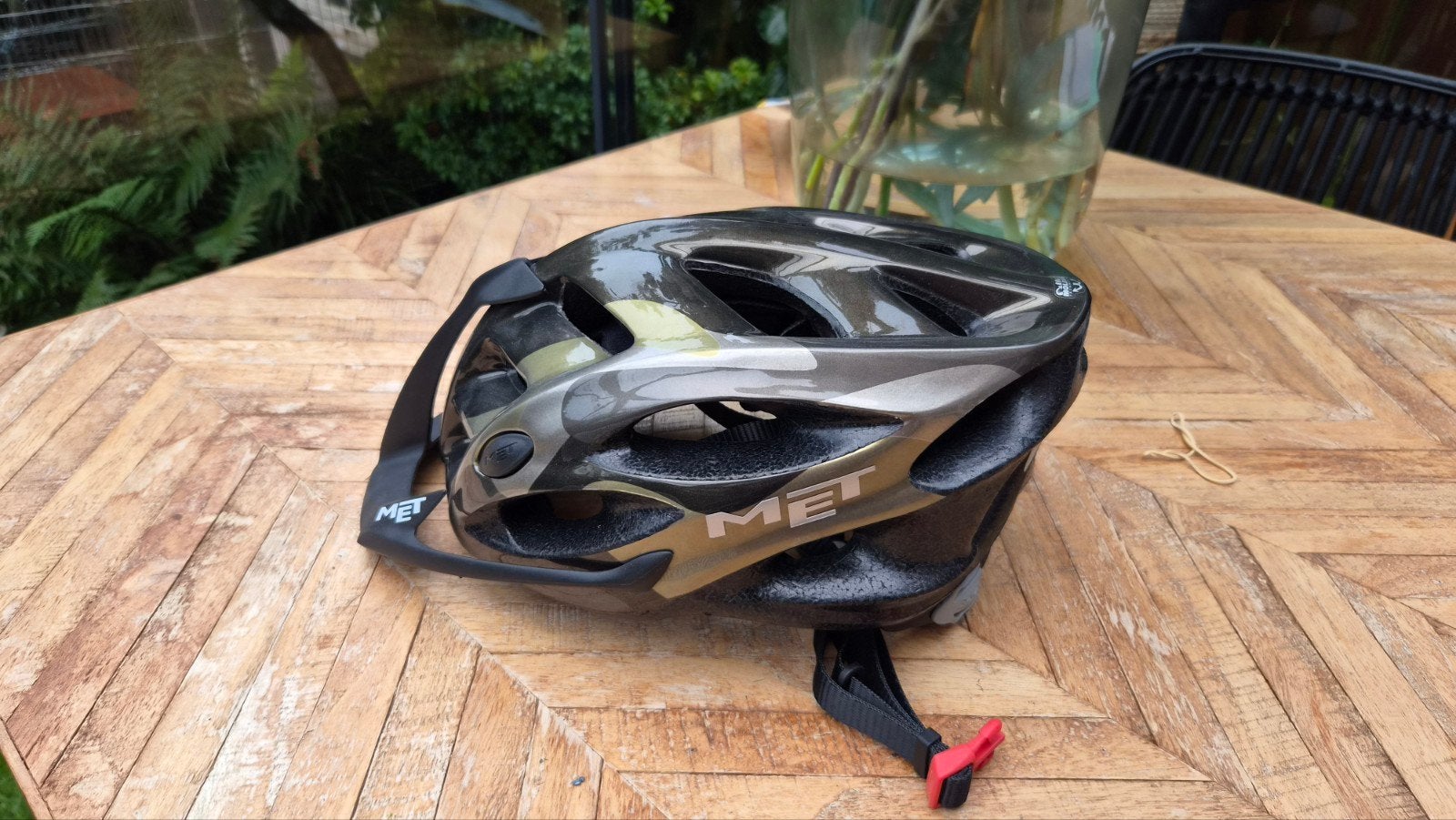 MET Fietshelm - Camouflage design, Fietsen en Brommers, Gebruikt, Overige maten, Ophalen of Verzenden, MET