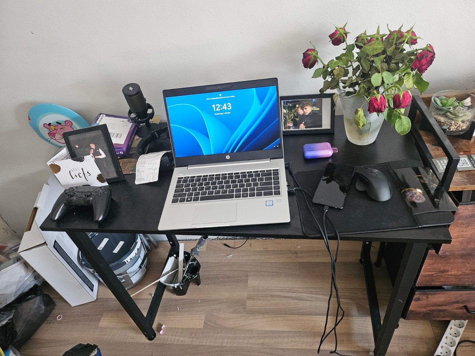 MOET NU WEG!!!, zeer nette bureau, Huis en Inrichting, Ophalen, Zwart, Metaal, Zo goed als nieuw