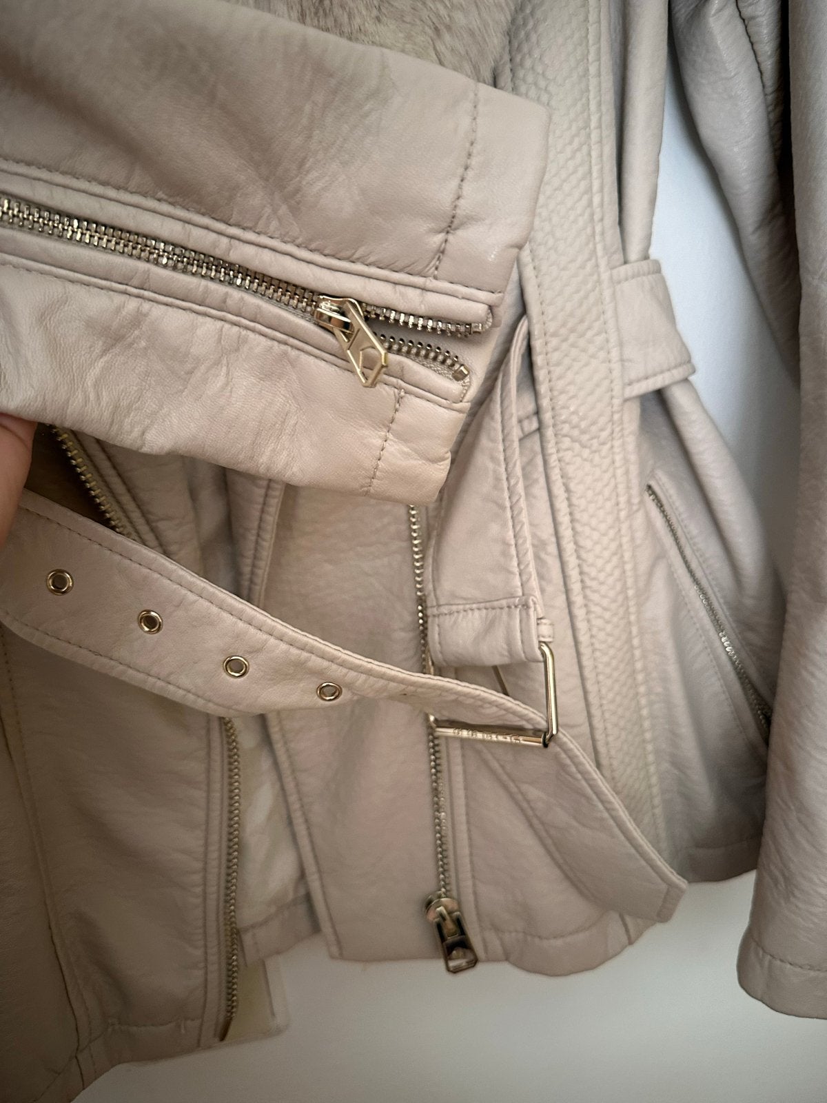 Guess Jas Maat M met Bontkraag en Riem, Kleding | Dames, Jassen | Winter, Ophalen of Verzenden, Gedragen, Maat 38/40 (M), Beige