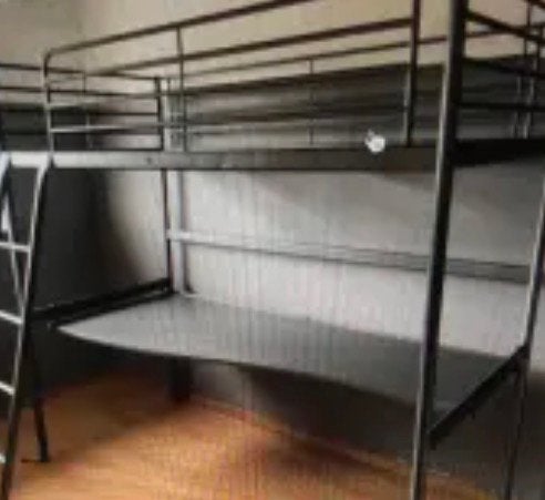 Gratis af te halen: Ikea Svarta hoogslaper met bureau, Ophalen, Gebruikt, Eenpersoons, 90 cm