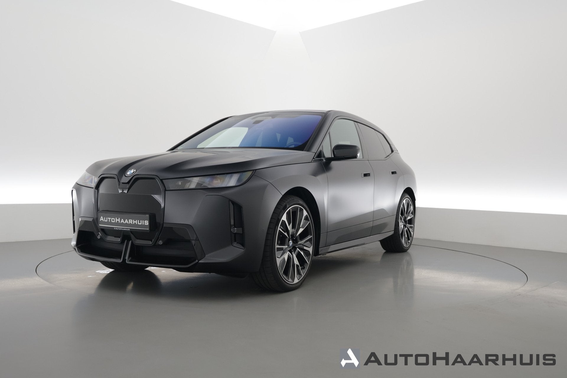 BMW iX xDrive45 101 kWh M Sport Pro | Rijklaar! | Pano+Sfeer, Auto's, BMW, Automaat, Gebruikt, Zwart, 36 min