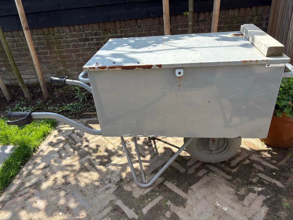 Robuuste Maibor kruiwagen met metalen bak, Ophalen, Gebruikt