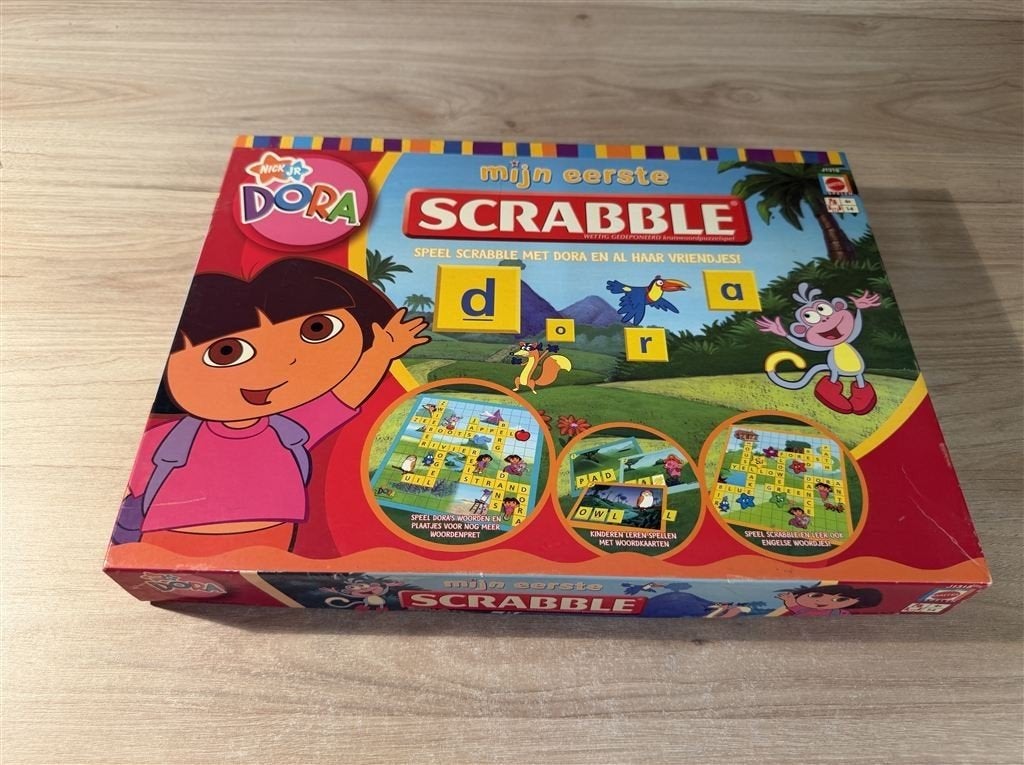 Mijn eerste Scrabble Dora - s6155, Hobby en Vrije tijd, Gezelschapsspellen | Bordspellen, Verzenden, Zo goed als nieuw