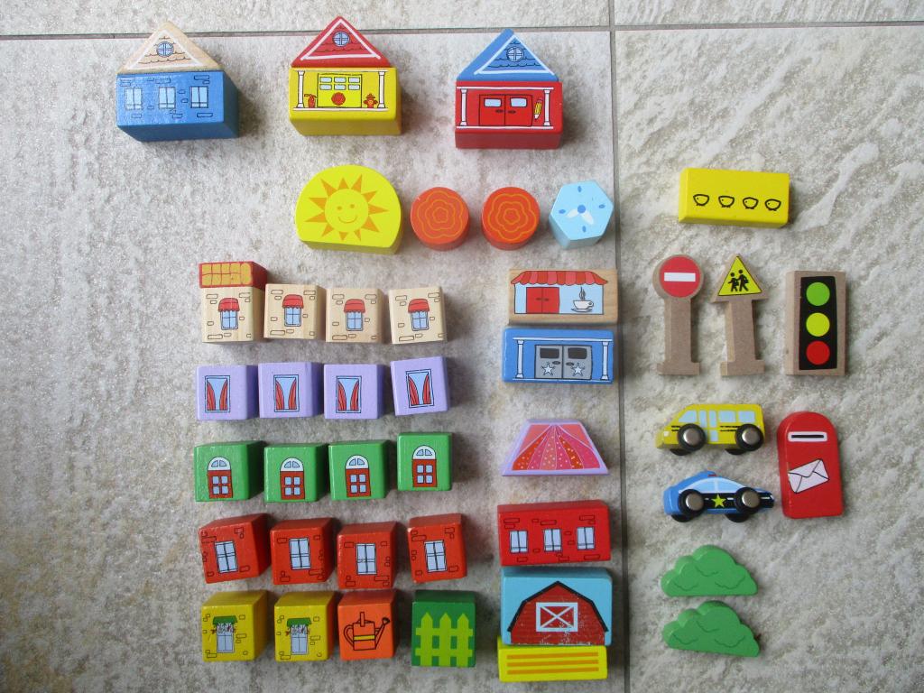 Houten dorp 46-delig - uitbreiding treinbaan hout, Kinderen en Baby's, Speelgoed | Houten speelgoed, Ophalen of Verzenden, Zo goed als nieuw