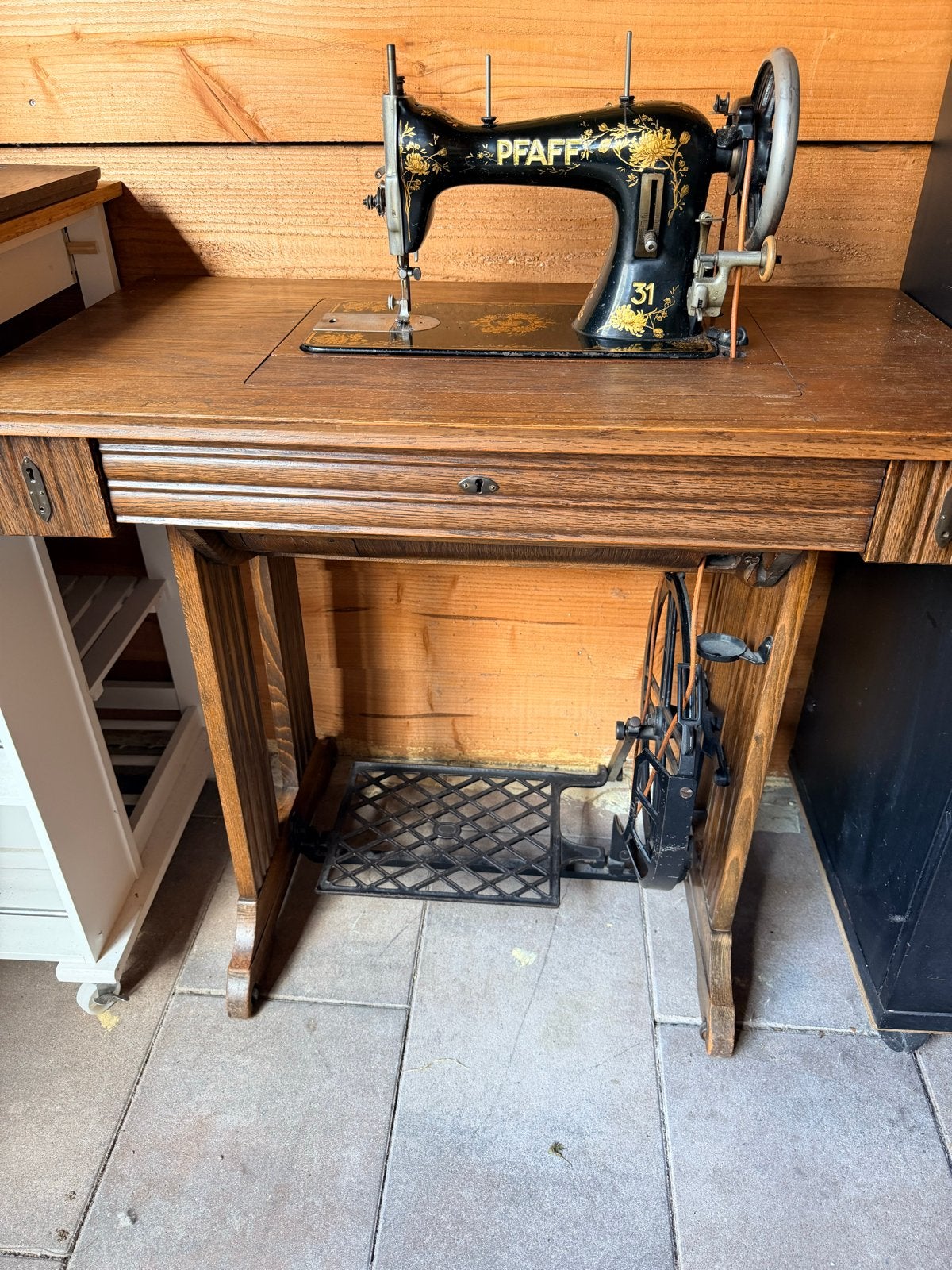 Antieke PFAFF 31 Naaimachine met origineel houten onderstel, Ophalen