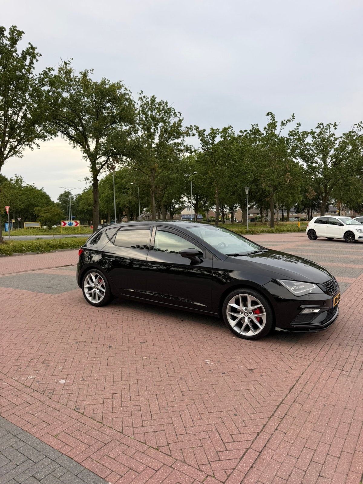 Seat Leon 2.0 TDI FR NIEUW DISTRIBUTIE, Leon, Leder en Stof, Zwart, Diesel