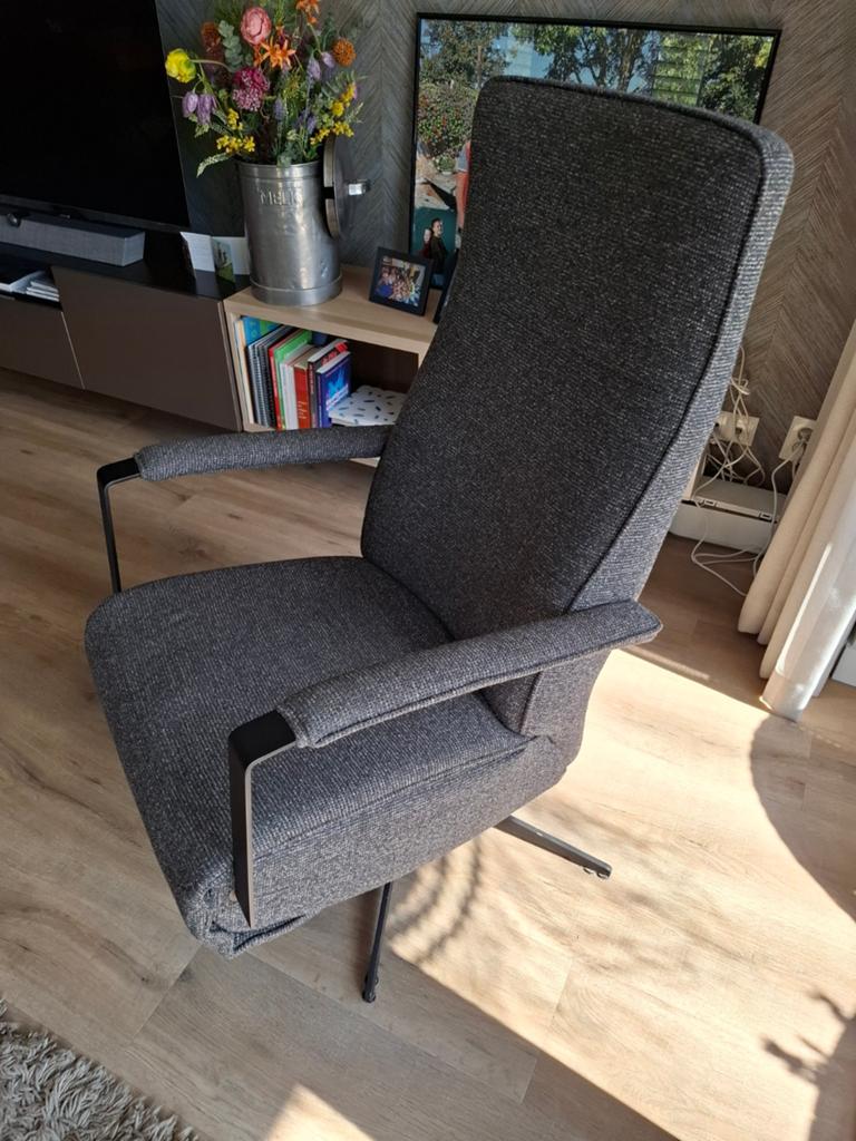 Montèl Relaxfauteuil Zwart met motor en USB-aansluiting, Ophalen, Zwart, Modern, Comfort, Zo goed als nieuw