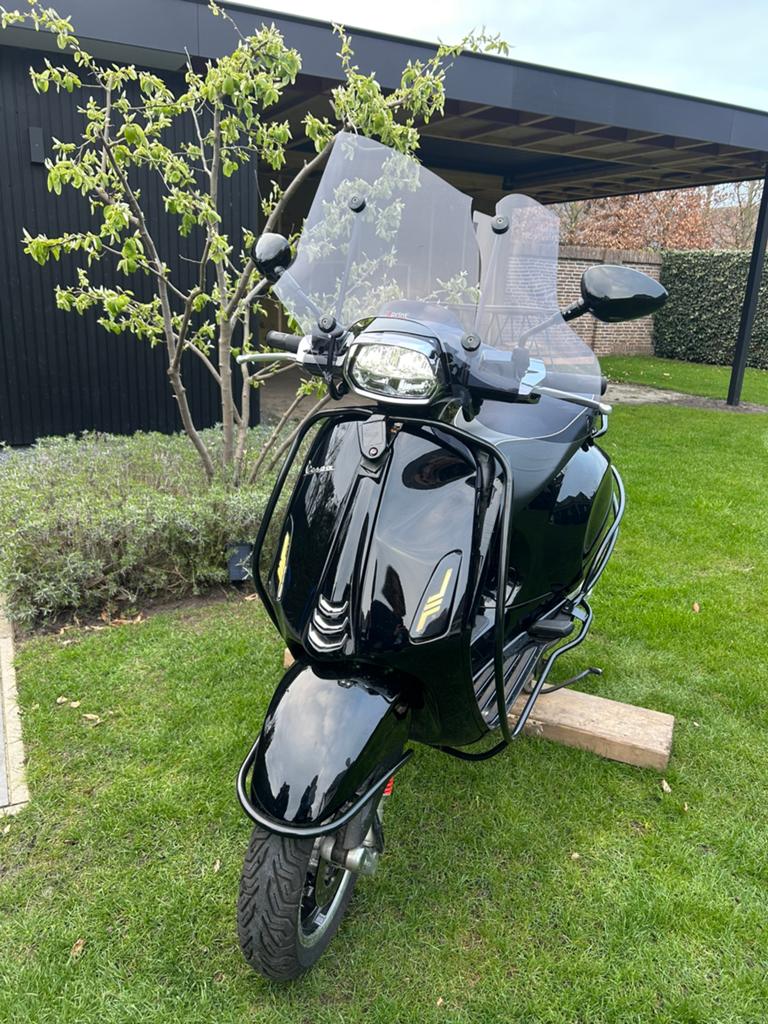Vespa sprint 50 zwart glans dec2024 schade voorzijde 5800 km, Ophalen, Zo goed als nieuw, Benzine, Overige modellen