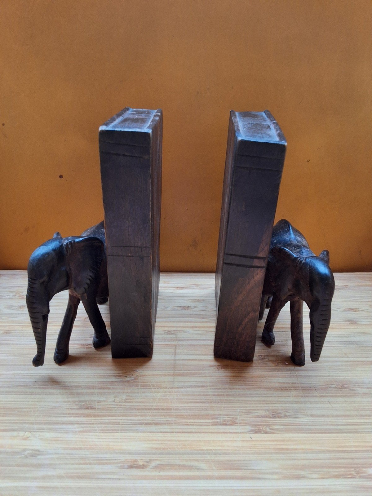Hout handgesneden  Boekensteunen Olifant ca 1940 africa, Antiek en Kunst, Ophalen of Verzenden