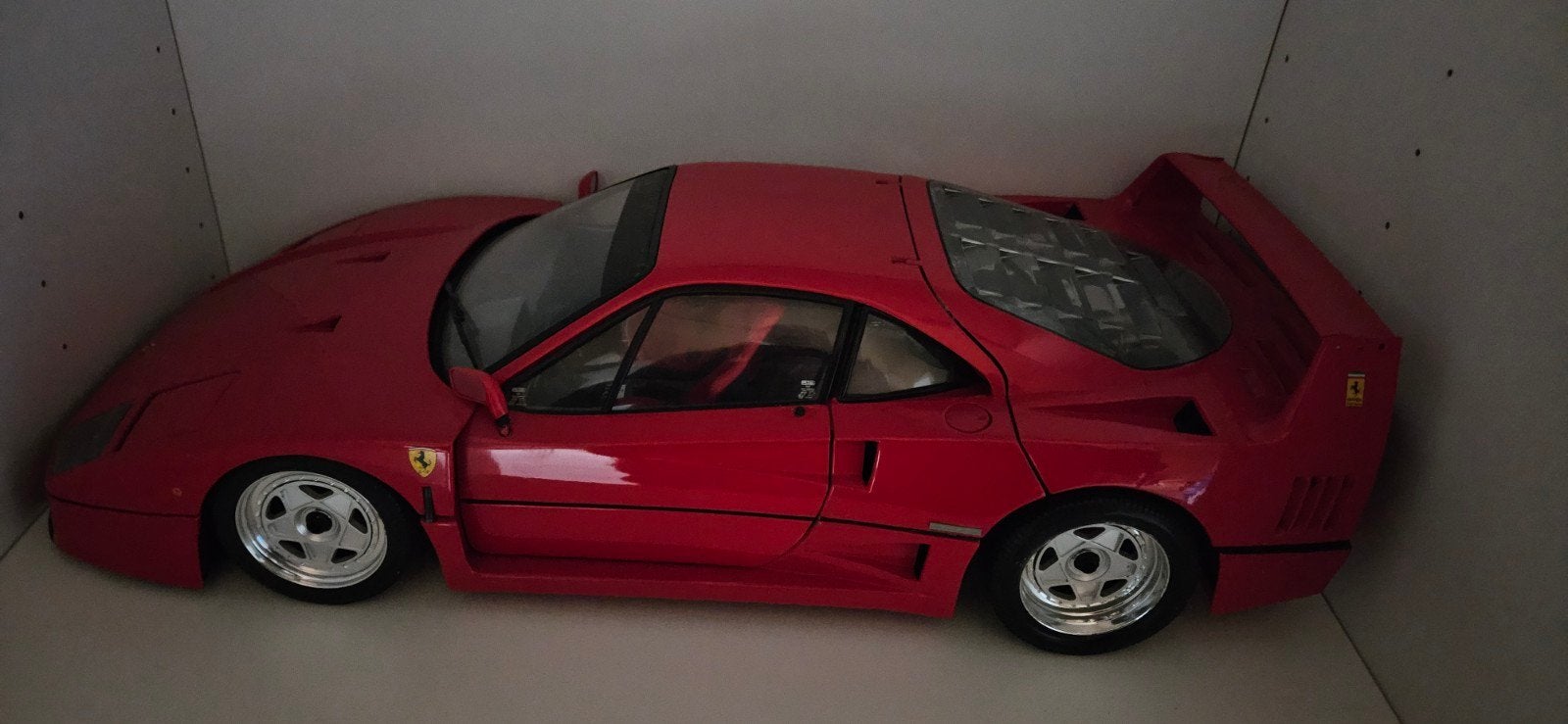 Ferrari F40 1:8 - Zo goed als nieuw, Ophalen, Zo goed als nieuw, Auto