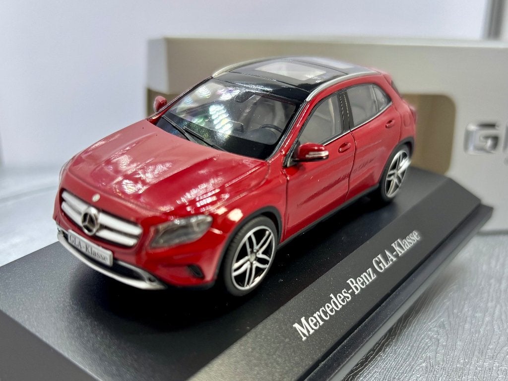 1:43  mercedes benz GLA-klasse, Hobby en Vrije tijd, Ophalen of Verzenden, Gebruikt, Auto, Overige merken