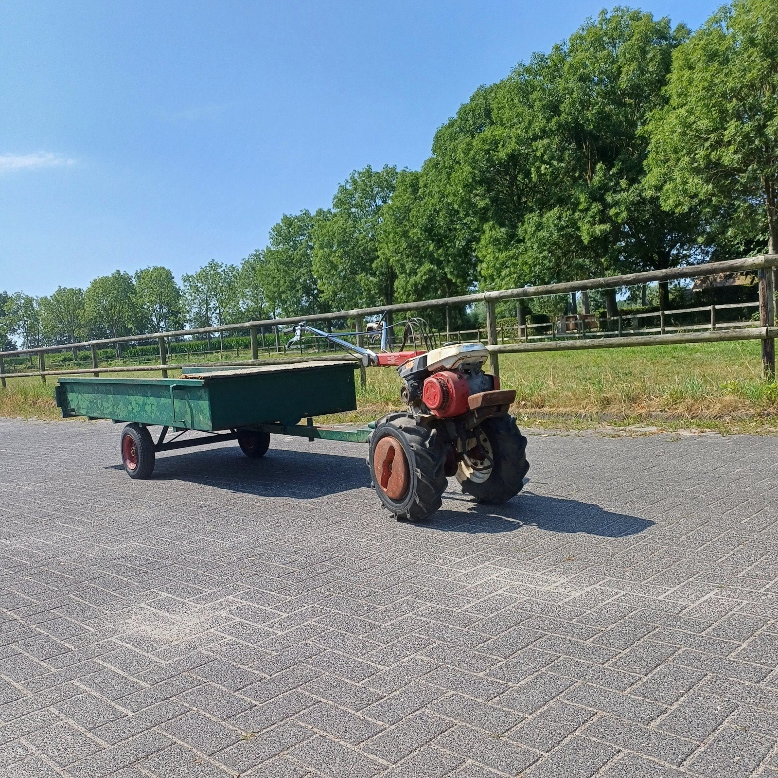 honda F560 frees met toebehoren., Doe-het-zelf en Verbouw, Ophalen, Benzine, Tuinfrees