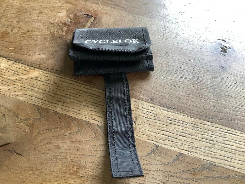 Cyclelok slot hoesje.   (Nr 1).               (D), Verzenden