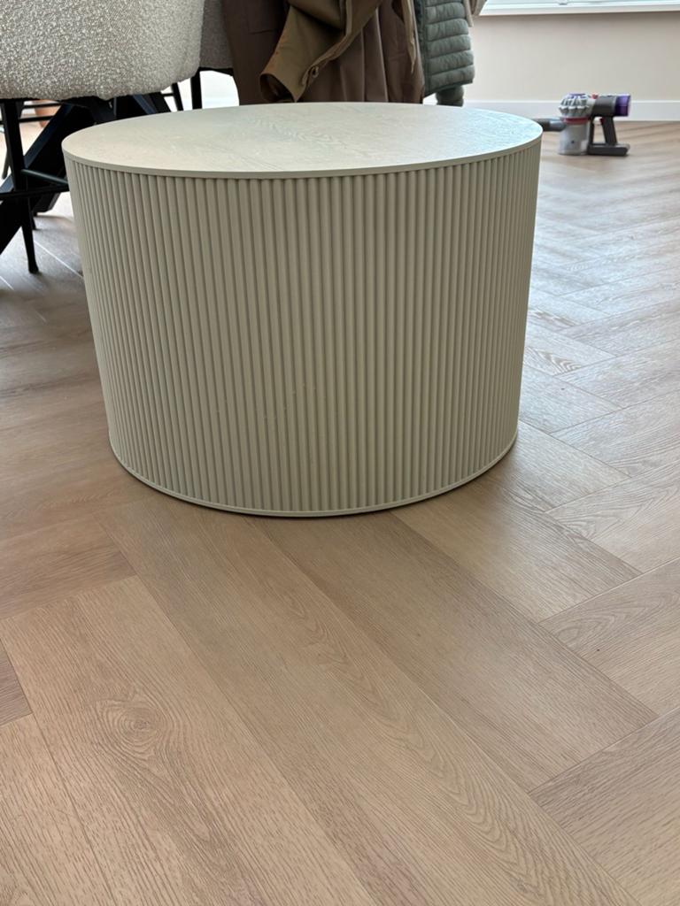 Stijlvolle ronde bijzettafel met geribbeld design, Ophalen of Verzenden, Zo goed als nieuw