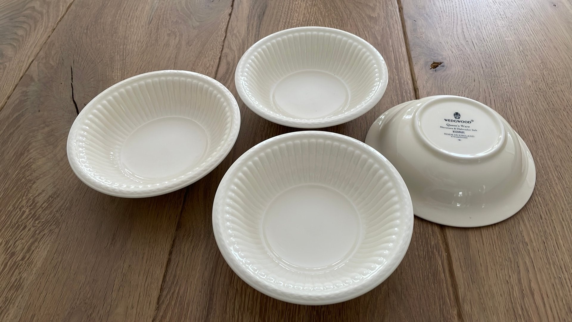 Te koop 4 wedgwood Edme dessert schaaltjes, Huis en Inrichting, Ophalen of Verzenden, Zo goed als nieuw, Aardewerk, Schaal of Schalen