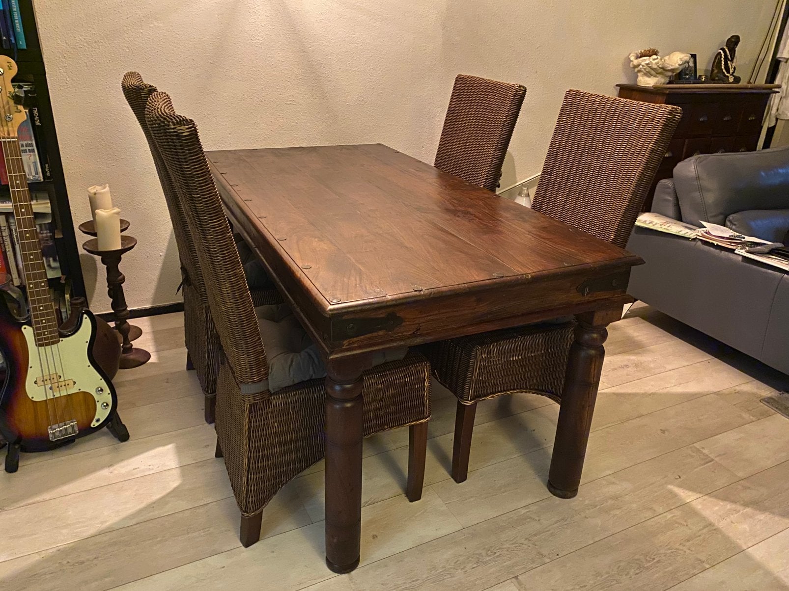 Eettafel mooi hout, Ophalen