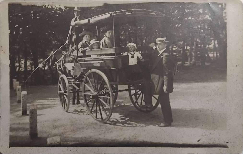 Fotokaart Paard en Wagen met Matrozenpakjes – ca. 1910, Ophalen of Verzenden, Voor 1920, Ongelopen