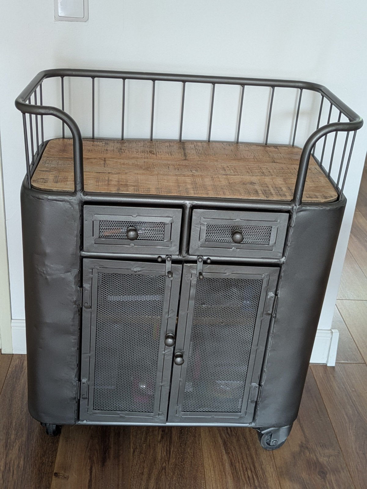 Industriële trolley/kastje met houten blad en wielen, Ophalen, Gebruikt