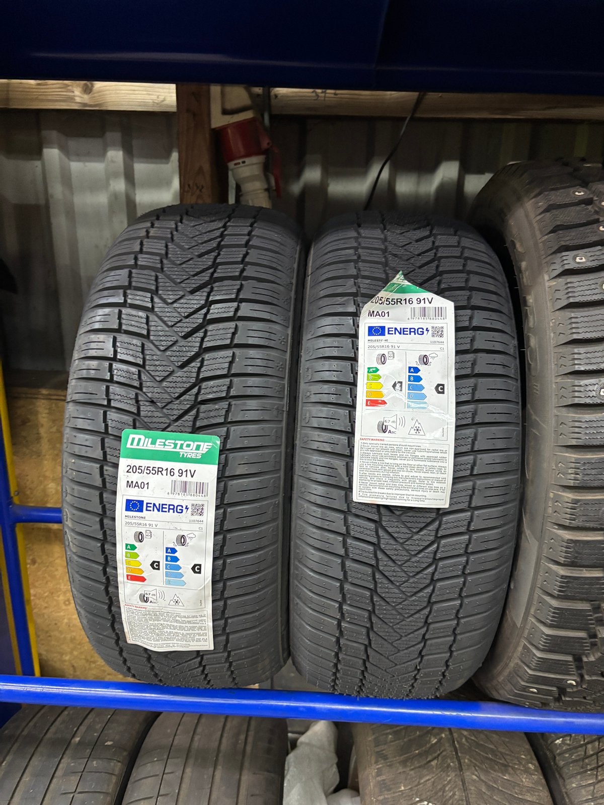 Gebruikte band 1557014 155-70-14 2455517 2055516 205-55-16, Gebruikt, 16 inch, All Season, Band(en)