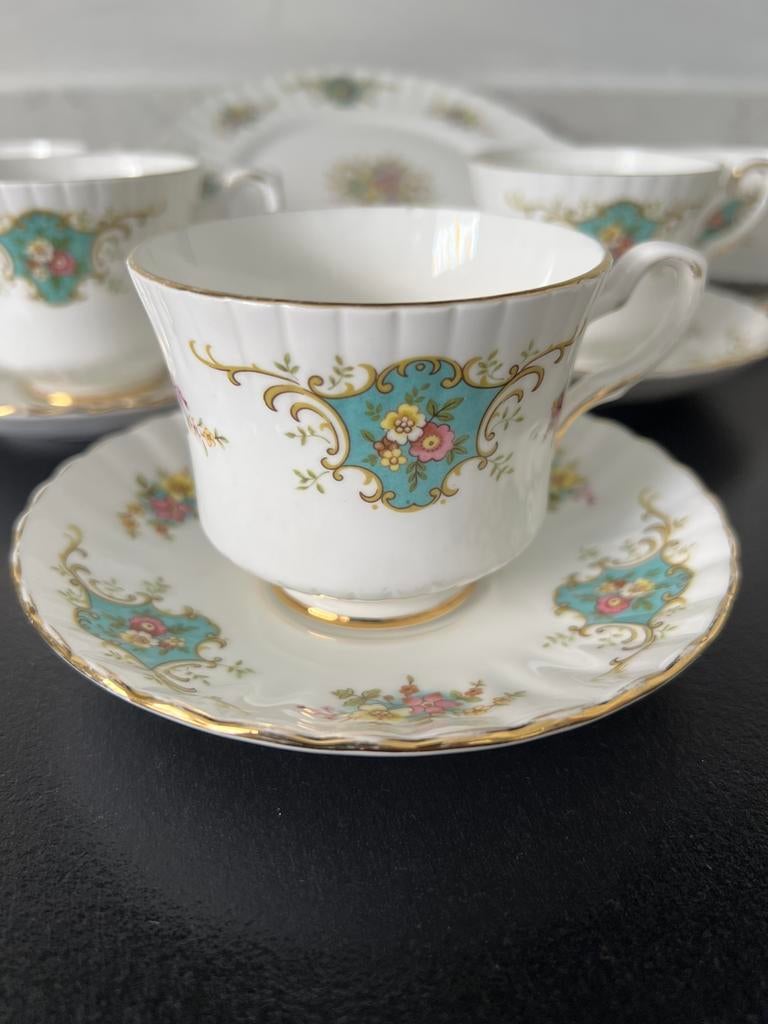 Royal Stafford “True Love” servies., Huis en Inrichting, Keuken | Servies, Ophalen of Verzenden, Porselein, Overige stijlen, Kop(pen) en/of Schotel(s)