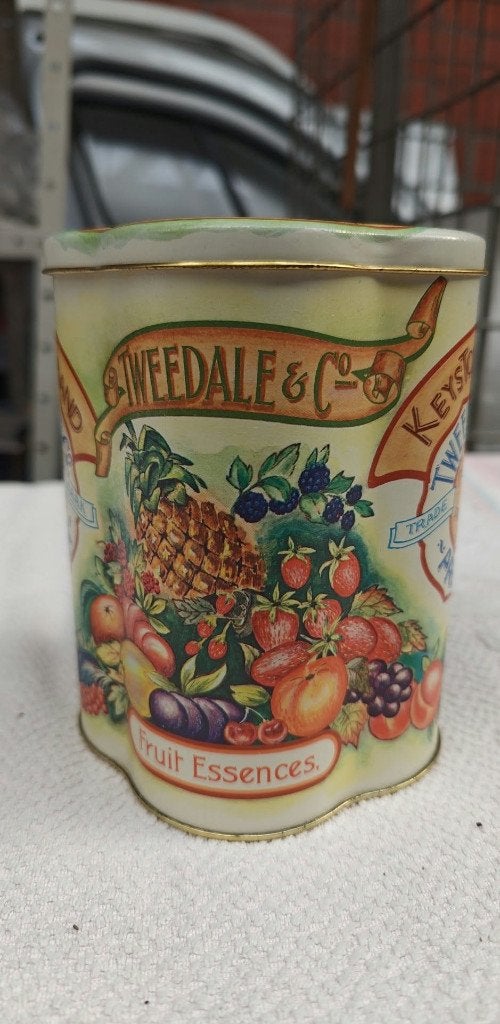 blik metalen doos Fruit essences  4 hoekige cilinder, Ophalen of Verzenden, Zo goed als nieuw, Koek(jes), Overige merken