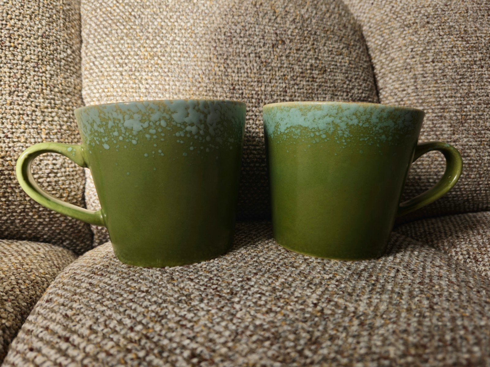2 HK living koffie koppen, mokken, Huis en Inrichting, Keuken | Servies, Keramiek, Ophalen of Verzenden, Zo goed als nieuw, Overige stijlen