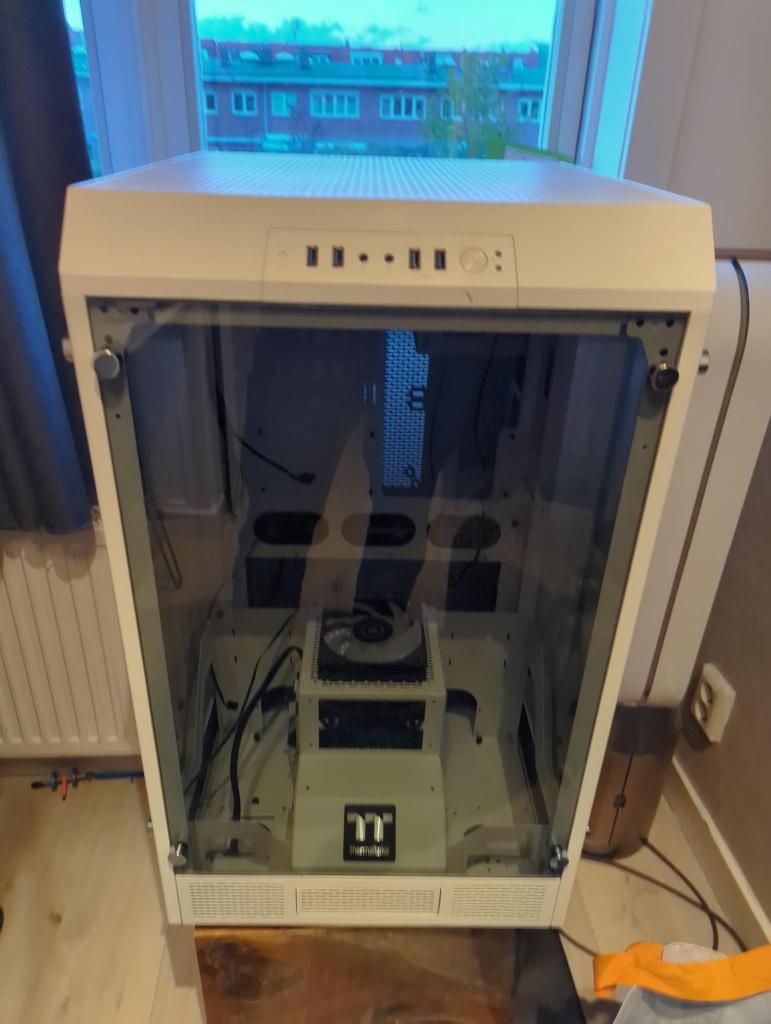 Thermaltake Tower 900 White ATX + 8 EK RGB Fans, Computers en Software, Computerbehuizingen, Ophalen, Zo goed als nieuw