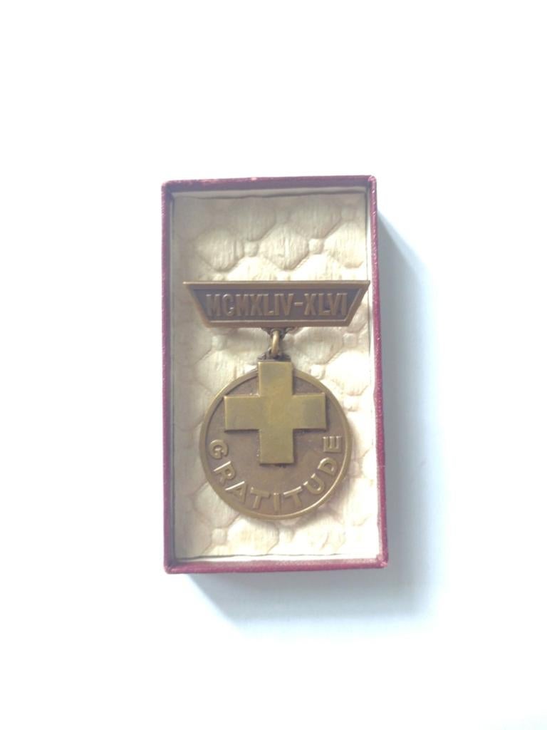 A België rode kruis medaille dankbaarheid 1944-46 met doosje, Ophalen of Verzenden, Overige materialen