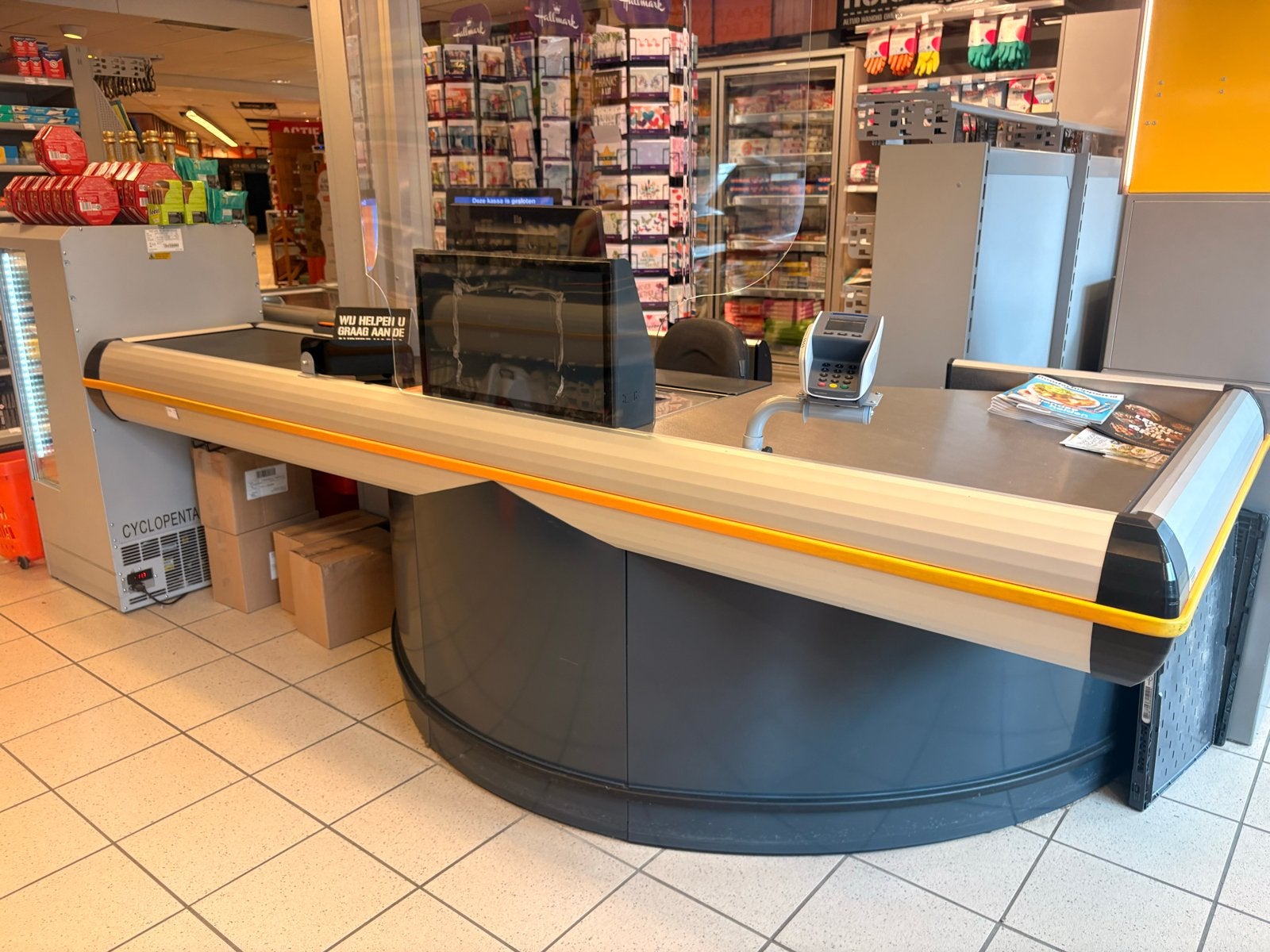 Kassa en winkelinterieur te koop, Ophalen