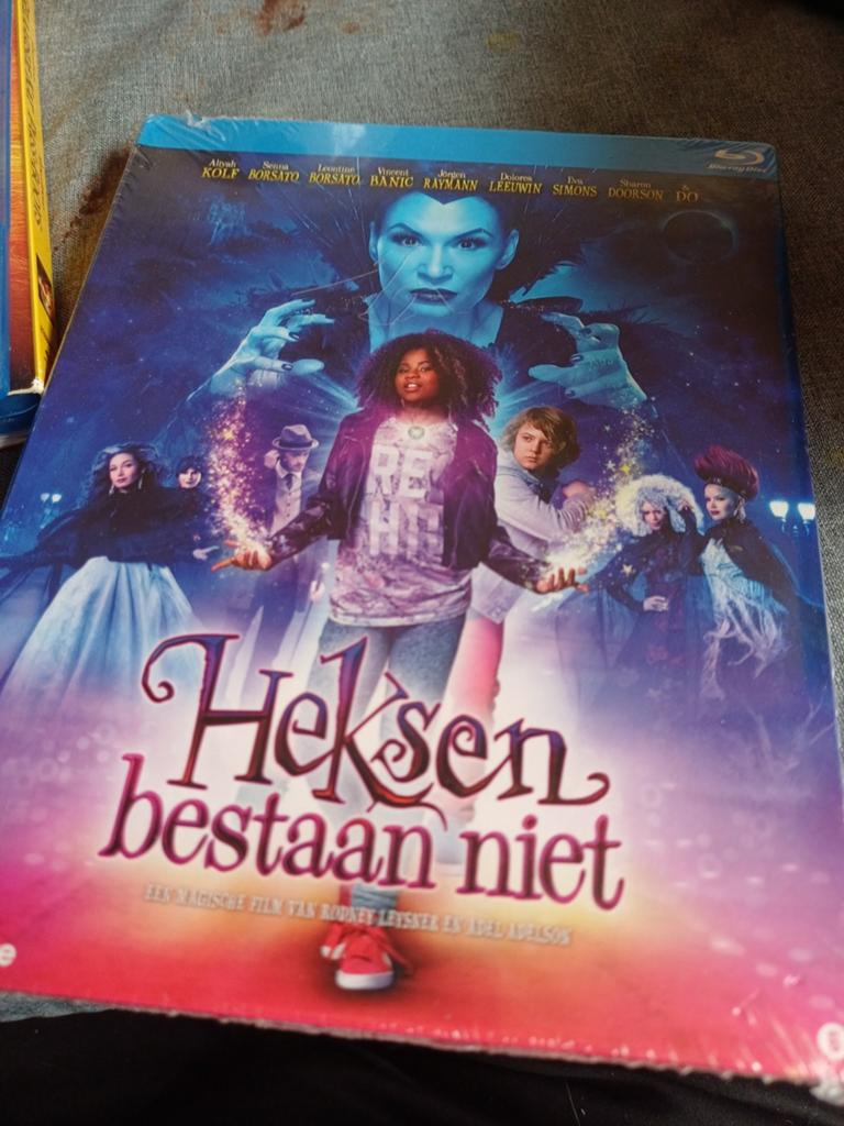 Heksen bestaan niet, Ophalen of Verzenden, Zo goed als nieuw, Tekenfilms en Animatie
