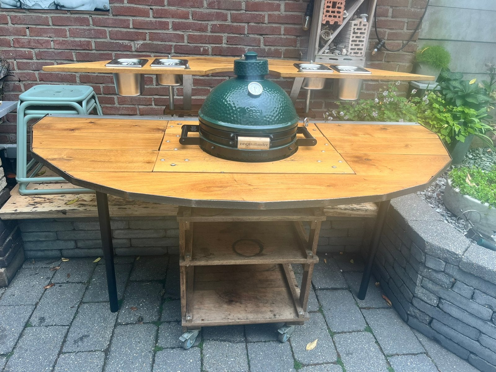 Big green egg mini max met eikenhouten meubel, Tuin en Terras, Houtskoolbarbecues, Zo goed als nieuw, Ophalen