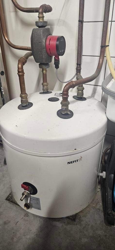Nefit buffervat 50 liter met circulatiepomp, Doe-het-zelf en Verbouw, Geisers en Boilers, Ophalen, Gebruikt, 20 tot 100 liter