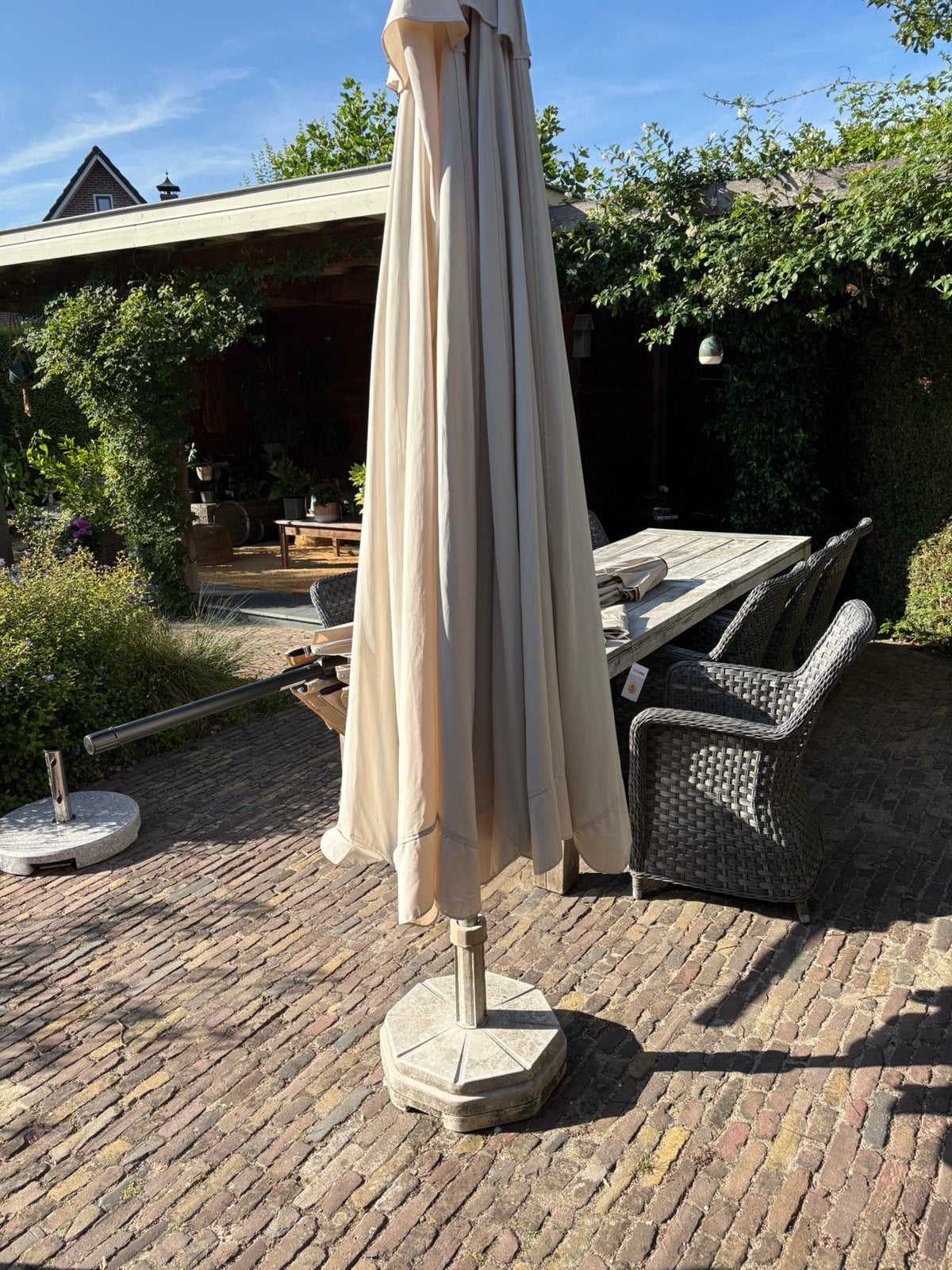 Grote parasol met voet, Ophalen, Gebruikt, 3 tot 4 meter