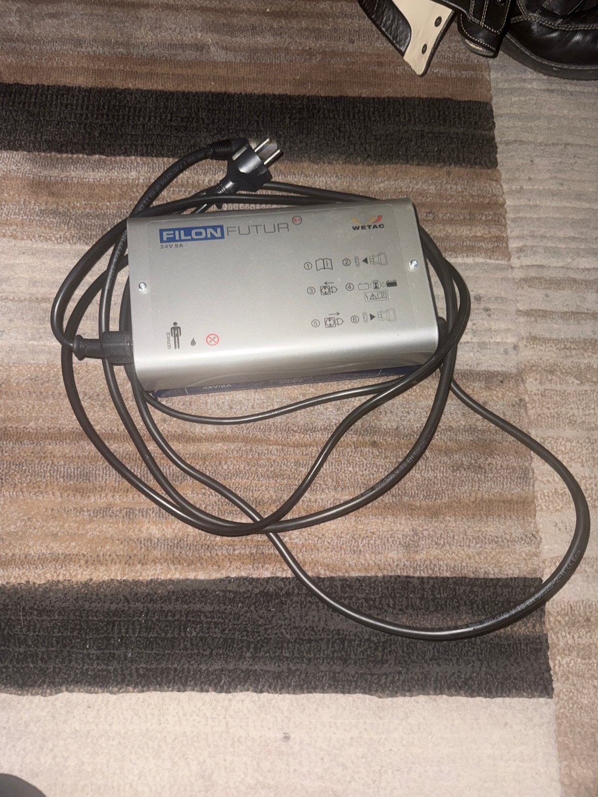 Filon Futura Wetac Acculader 24V 8A, Gebruikt