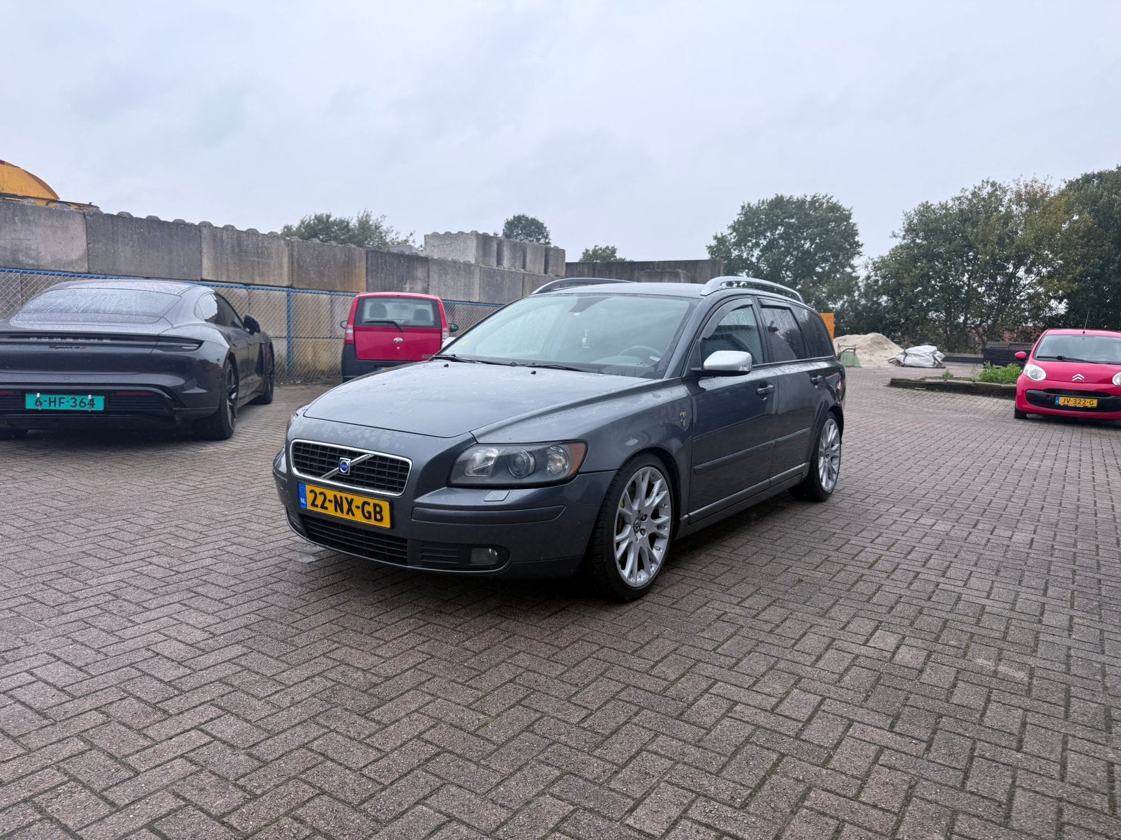 Volvo V50 2.5 T5 2004 Grijs, Auto's, Zwart, 700 kg, 2521 cc, Handgeschakeld