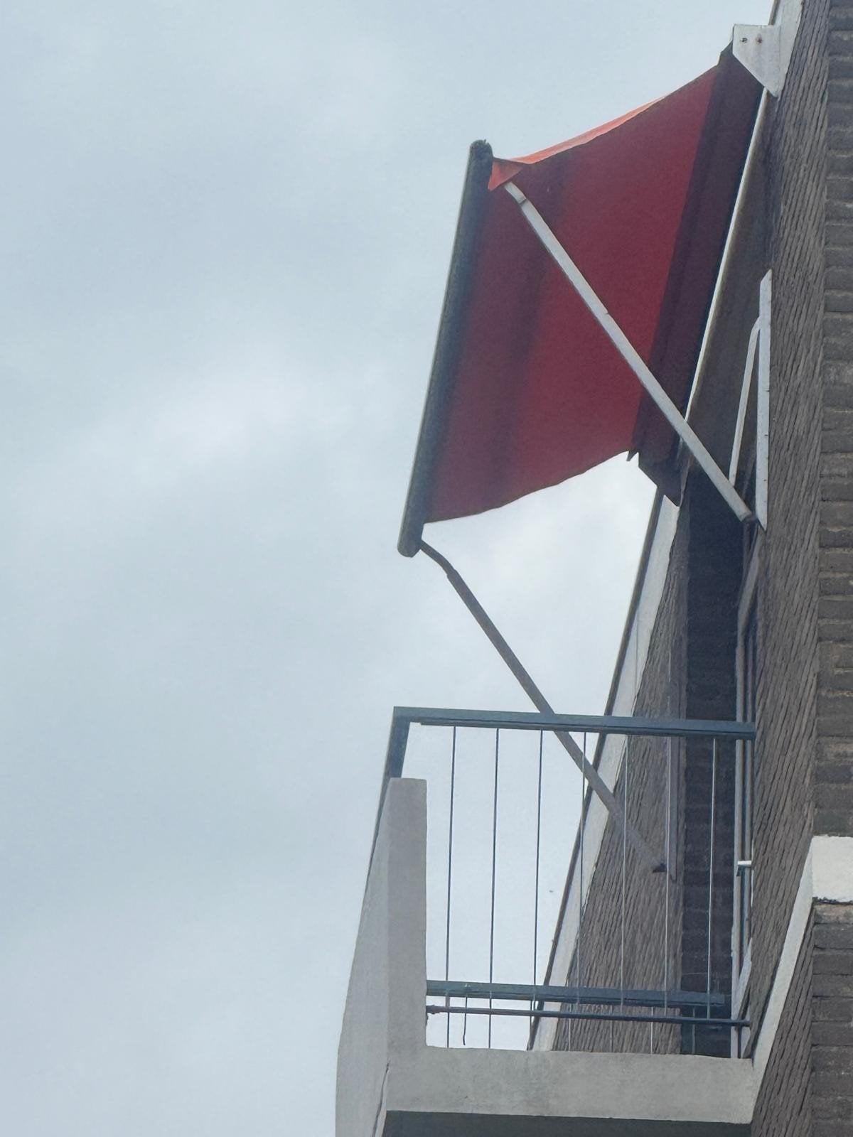 Twee elektrische uitval zonneschermen (360cm en 340cm), 150 tot 300 cm, Ophalen, Gebruikt