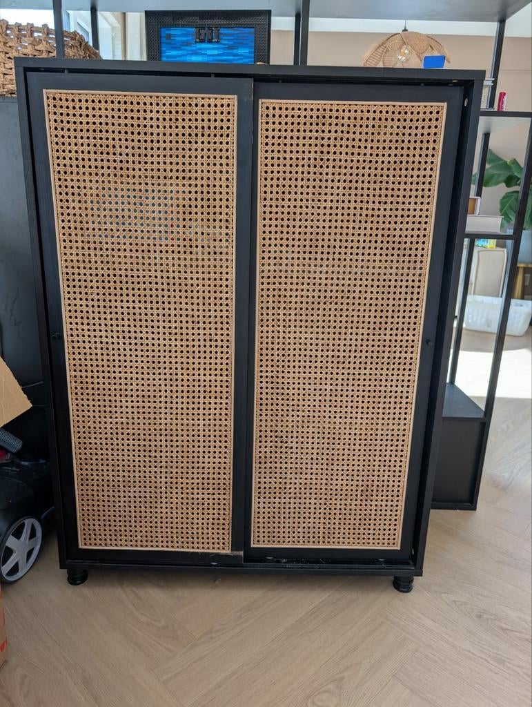 Zwarte rotan kast, Huis en Inrichting, Kasten | Overige, Ophalen, Gebruikt
