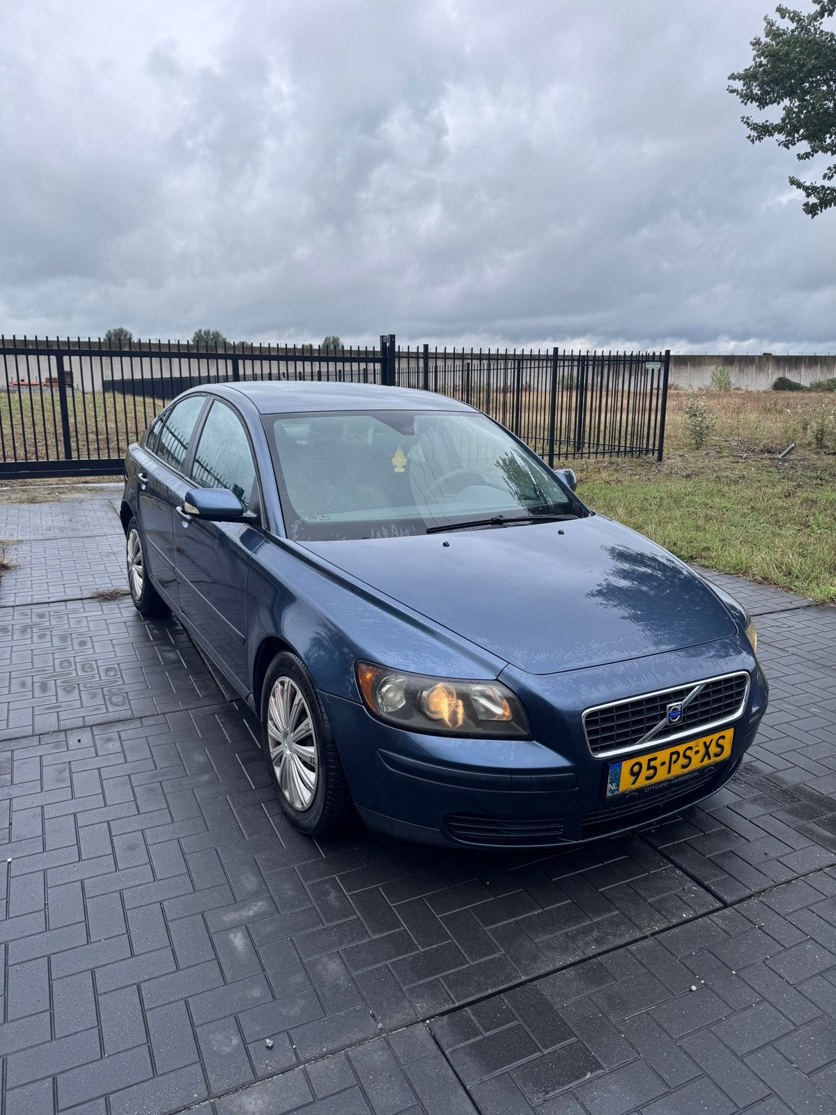 Volvo S40 2.4 I 170PK Geartronic 2004 Blauw, Auto's, 1367 kg, 700 kg, Blauw, 2435 cc