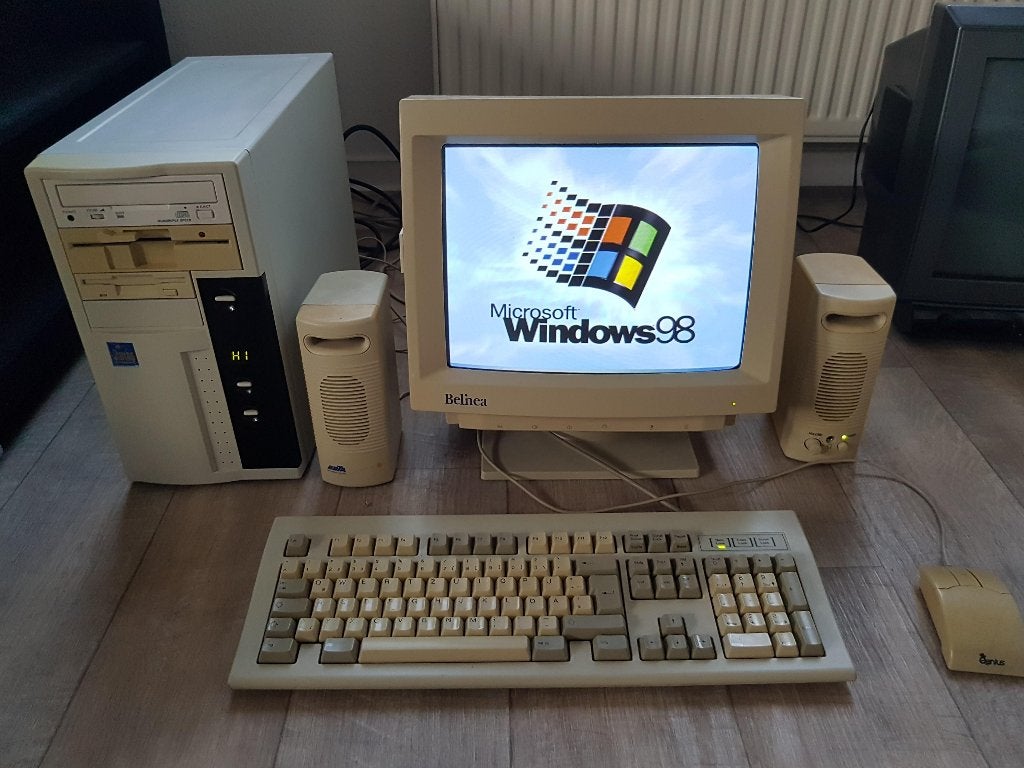 Gevraagd oude pc's harde schijven etc. Omgeving Geldrop, Intern, Gebruikt, UGREEN, HDD