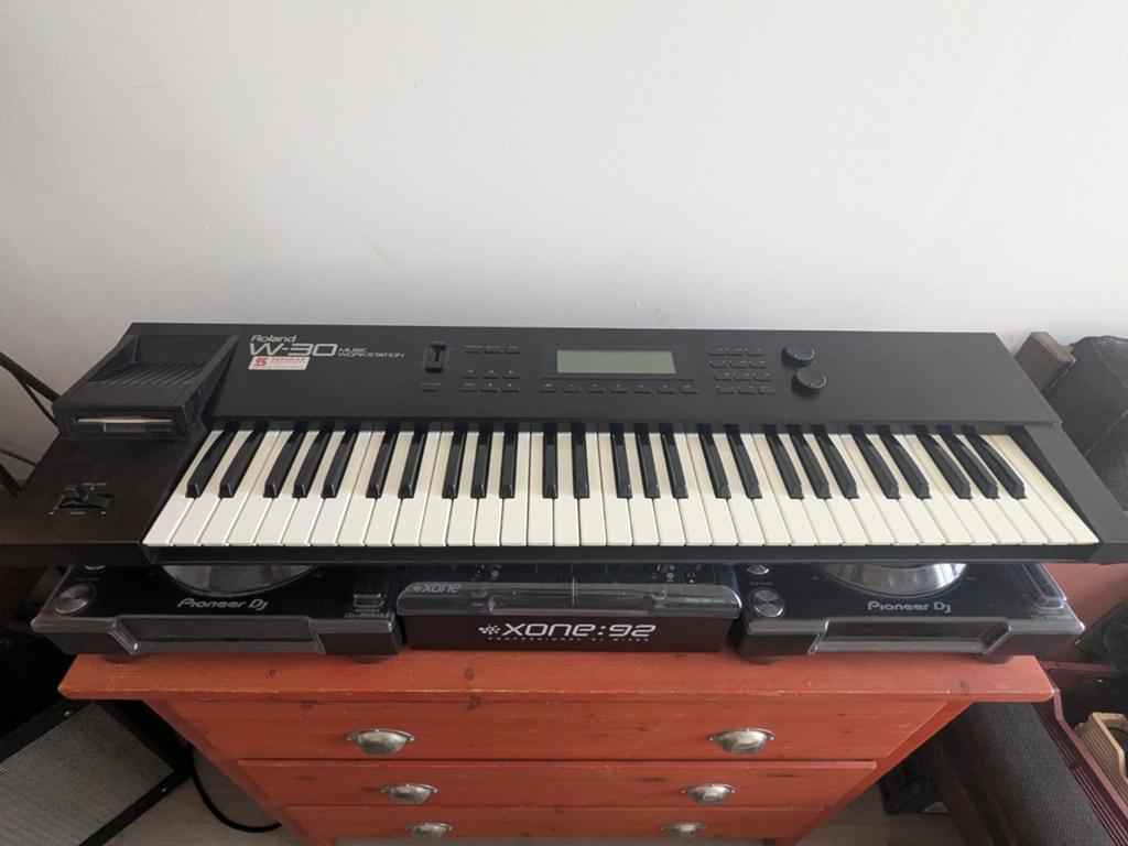 Roland W30 workstation *to be repaired, Ophalen, Gebruikt, 61 toetsen, Roland