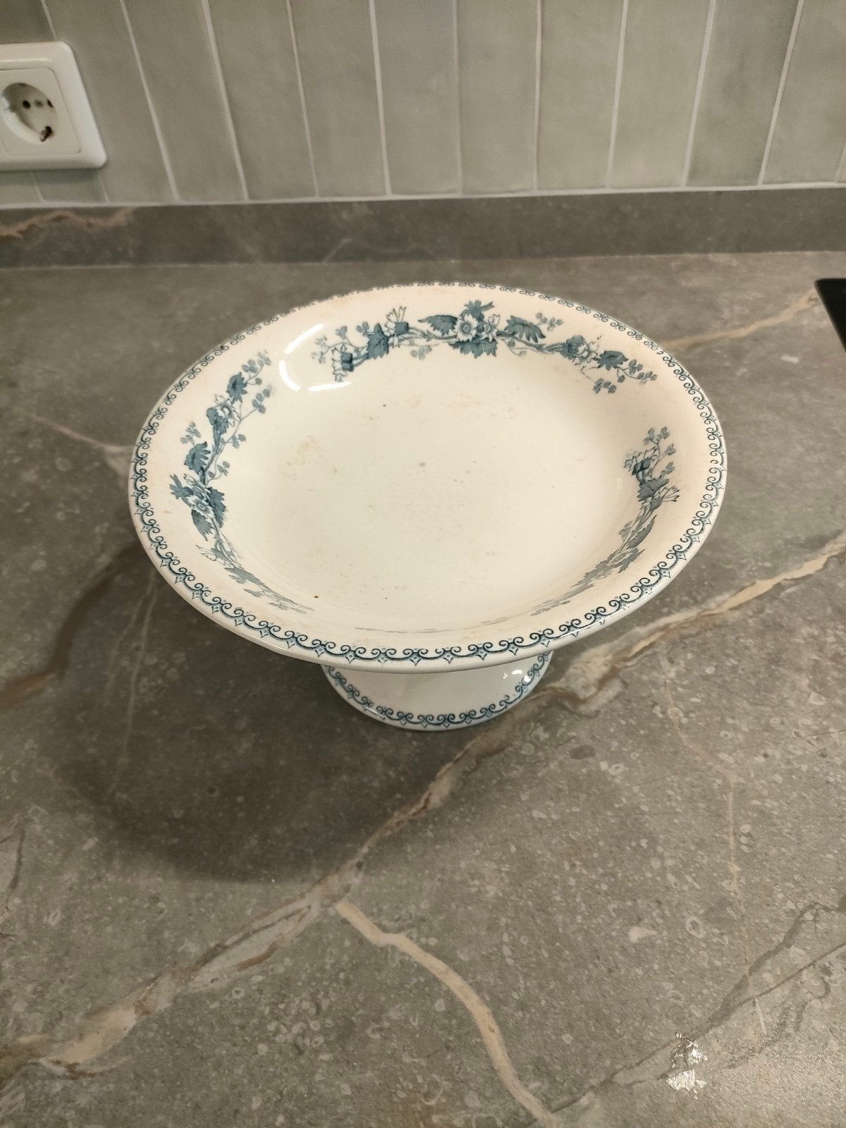Antieke Bertha Fruitschaal op voet, blauw bloemmotief, Antiek en Kunst, Ophalen of Verzenden