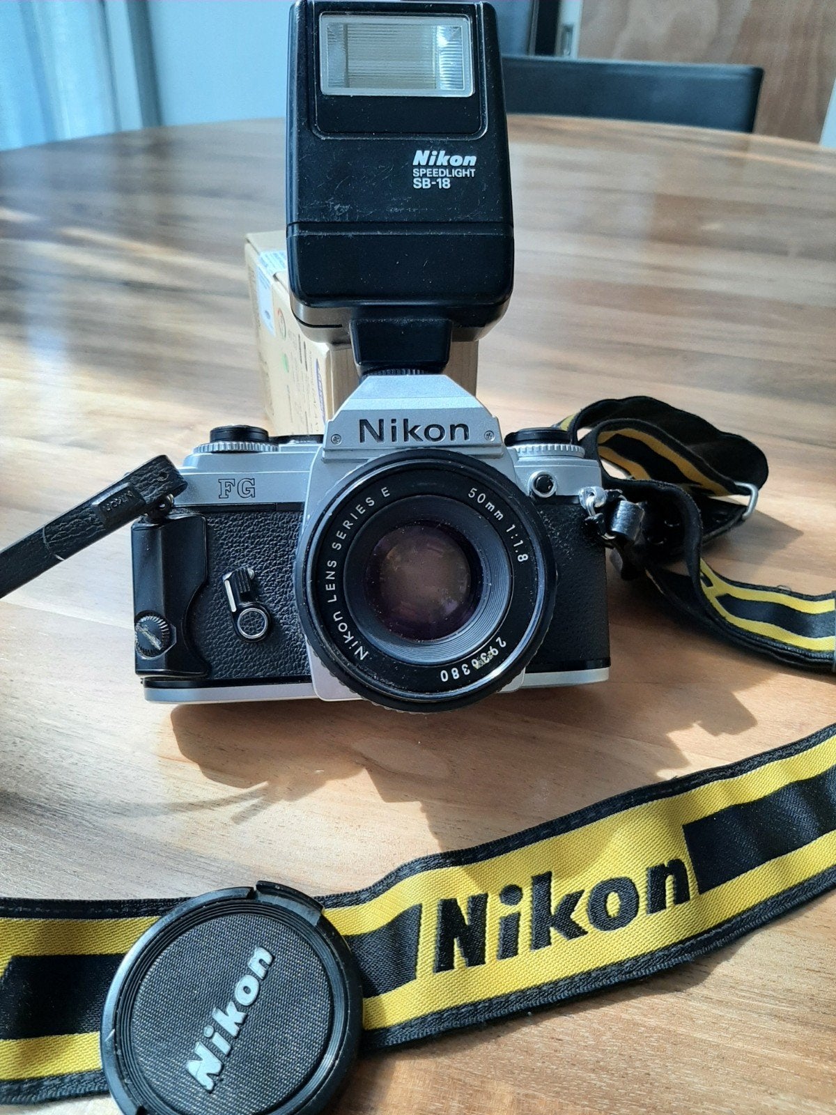 Nikon FG met 50mm f/1.8 lens en Speedlight SB-16 flitser, Ophalen of Verzenden, Gebruikt, Spiegelreflex, Nikon