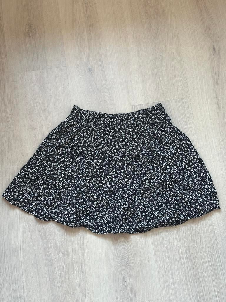 Kort rokje met bloemenprint van Chiquelle maat M, Kleding | Dames, Maat 38/40 (M), Zwart, Ophalen of Verzenden, Zo goed als nieuw