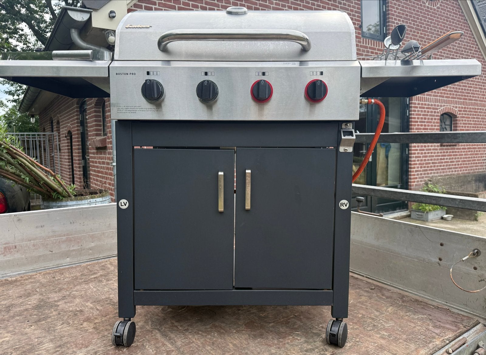 Enders Boston Pro 3K Turbo Gasbarbecue met BBQ-gereedschap, Ophalen, Gebruikt