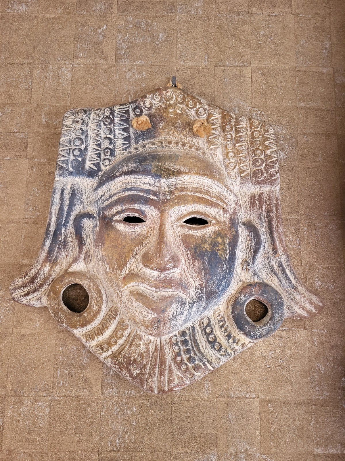Decoratief masker, Ophalen